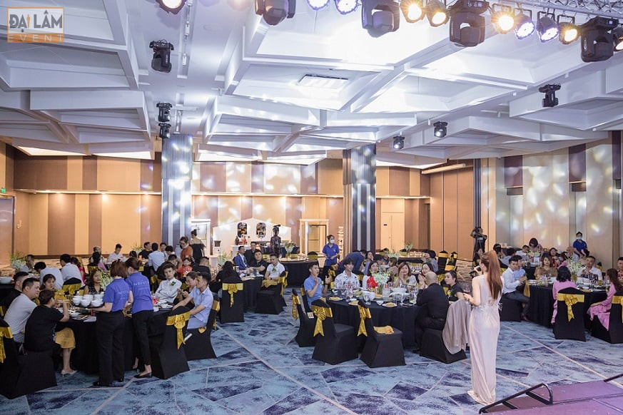 TỔ CHỨC TẤT NIÊN GALA DINNER